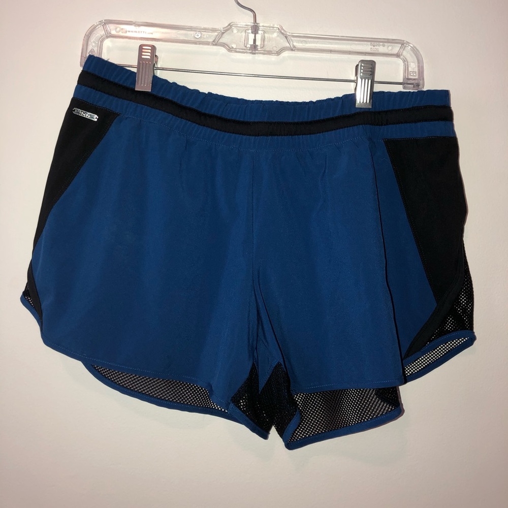 Lolë shorts